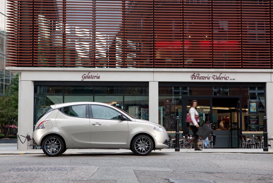  Chrysler Ypsilon 2011 года  (фото 35 из 50)